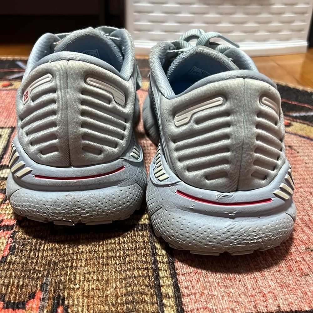 Women’s Brooks Adrenaline GTS 22 - Picture 2 of 3